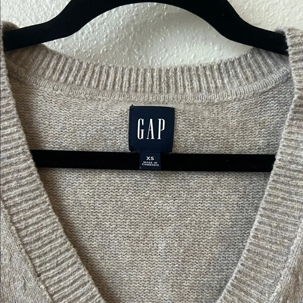 GAP Women's V-Neck Sweater Vest in Light Beige - Picture 2 of 3